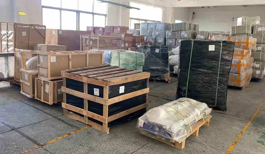 在伊朗的留学生们 中国寄伊朗快递到伊朗推荐